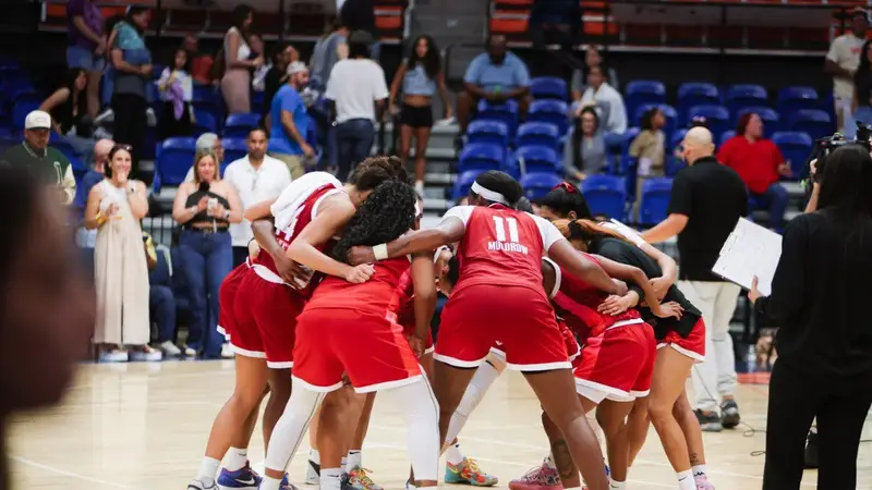 CAROLINA SE LLEVA EL PRIMER JUEGO DE LA SERIE FINAL