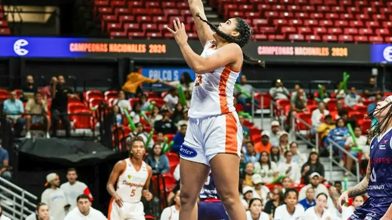 Las Cangrejeras suben al primer lugar