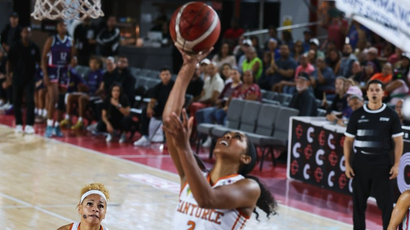 Las Cangrejeras extienden la semifinal ante Manatí