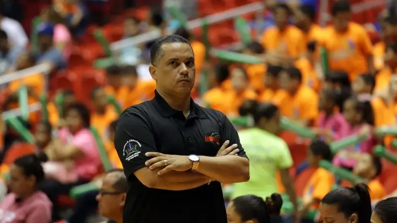 Tony Ruiz al mando de las Ganaderas de Hatillo
