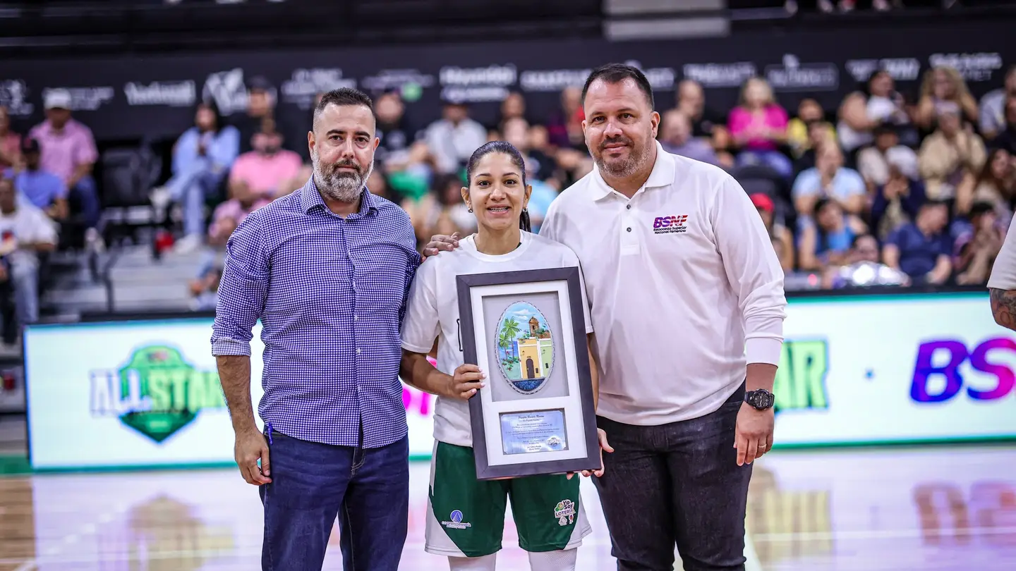 DARIAUNA LEWIS LIDERA AL TEAM ISLA A LA VICTORIA