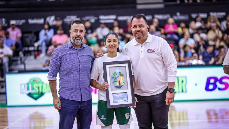 DARIAUNA LEWIS LIDERA AL TEAM ISLA A LA VICTORIA