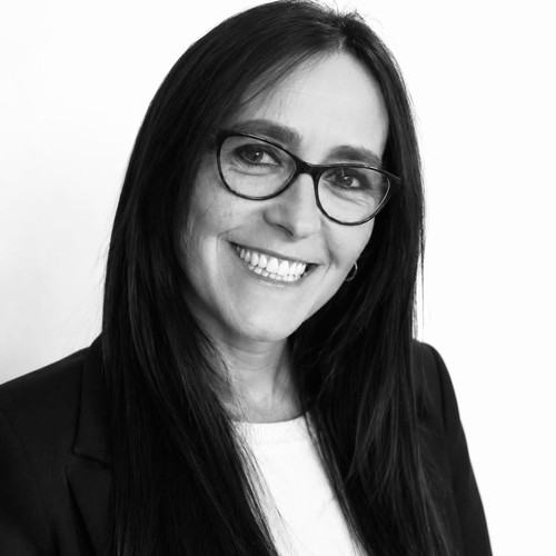 Sra. Adriana Inthamoussu