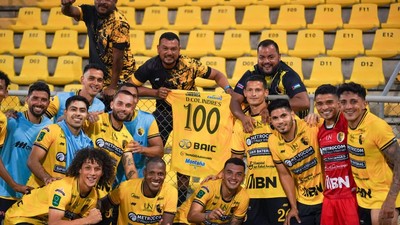 Daniel Colindres se unió al club de los centenarios